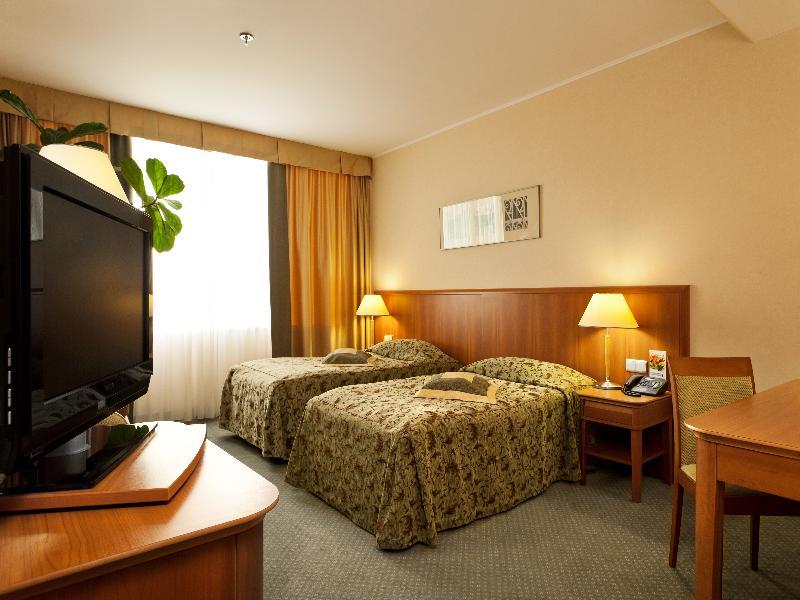Courtyard By Marriott Katowice City Center Room photo