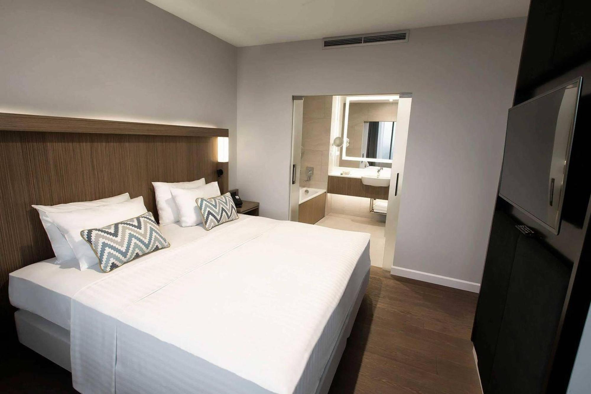 Courtyard By Marriott Katowice City Center Exterior photo